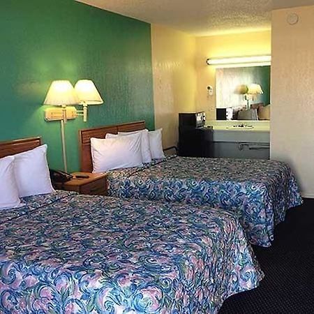 Super 7 Inn-Siloam Springs ภายนอก รูปภาพ